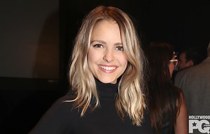 Sarah-Jeanne Labrosse est à tomber par terre sur la couverture du ELLE Québec - Hollywoodpq.com