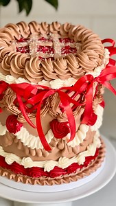 🍒 Are you team pie 🥧 or team cake? 🍰 This design plays both sides and honestly… I’m kind of obsessed! 🤩 Almost all of my supplies came from the new 158 piece set from @theofficial_kootek , which I highly recommend for new cake decorators (extremely affordable and available on Amazon) Here are all the @theofficial_kootek tools I used to create this design: - Aluminum turntable - 8 inch cake drum - piping bags - scallop cutter from the 158 piece kit - 10 inch cake stand - Piping tips K41 for �