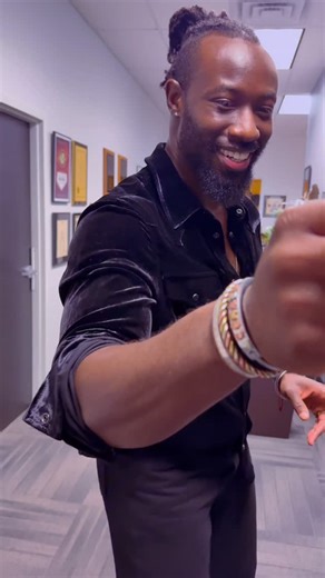 Mama Jan on Instagram: "Mama’s babies coming through all the way from Colorado by way of New Jersey! First time for @iamsavnt of @ghosthoundsband to grace the house and the wall!! Always makes me happy to hug a neck and have some face time! #mamaonduty #realsanga #wegrowartists #jansmithstudios #mamasmusichouse"