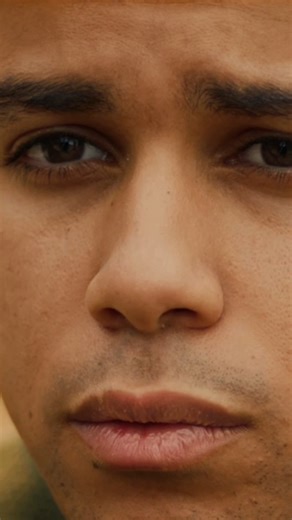 🎬 NOUVEAUTÉ – CINÉMA TUNISIEN ✨ NAWAR ACHIYA de Khedija Lemkecher ✨ Un drame poignant, ancré dans les quartiers oubliés de Tunis, où les rêves se battent entre espoir, promesse et fuite. Entre la boxe, l’amitié et le désir de partir, Nawar Achiya nous plonge dans le destin bouleversant de Yahia et Djo, liés par une promesse fragile : celle des belles de nuit. 📅 À partir du 7 janvier 2025 👉 Un film intense, humain et profondément tunisien à découvrir sur grand écran. --- 🎬 جديد السينما التونس