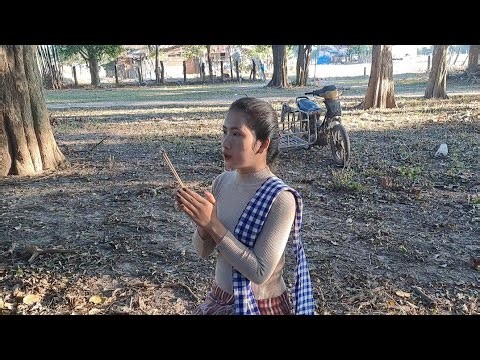 Traditional customs of the village before departing for work | Daen, a Lao girl from a rural town.