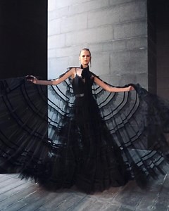 Long ruffled layers of tulle and lace | ELIE SAAB Ready-to-Wear Autumn Winter 2021-2022 #ELIESAAB | Elie Saab