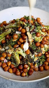 ROASTED BROCCOLI & CHICKPEA SALAD WITH TAHINI-PARMESAN DRESSING! Soooo flavorful, & super easy to make 👊 • For the broccoli & salad: 2 large heads broccoli, chopped 2 1/2 tbsp olive oil 1/2 tsp salt 1/2 tsp garlic powder 1/2 tsp dried oregano 1/2 cup chopped dates 1/2 cup chopped cashews 1/2 cup chopped cilantro 1/2 cup finely chopped red onion • Fore the chickpeas: 1 15-oz can chickpeas, rinsed and drained 1/2 tbsp olive oil 1/2 tbsp maple syrup 1/2 tsp salt 1/2 tsp paprika • For the dressing: