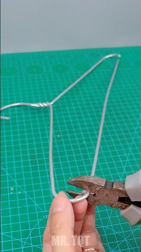 DIY Phone Holder from Clothes Hanger | Easy Life Hack