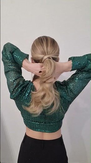 EASY PONYTAIL 🤩 #ponytail #hairstyling #hairtutorial #hairstyles #Christmas