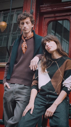 8.2K views · 55 reactions |  NEW CO AUTOMNE Un pub en fond, un ciel gris parfait, et vous en silhouette impeccable. Non, ce n’est pas une série anglaise. C’est vous, dans notre nouvelle collection. 痢Blouson en lainage, trench structuré, superpositions bien pensées : on a réinterprété le style british pour un automne stylé et qui ne passe pas inaperçu.  Dispo en ligne & en boutique. Vous savez ce qu’il vous reste à faire. | Bonobo | Facebook