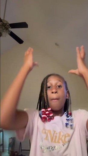 there is the lift up your skirt trend. It is so easy. ￼