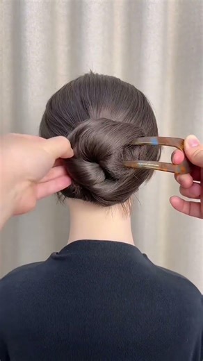 Ancient Art of Hairpin Updos: Master the Timeless Technique