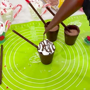 Little hot chocolate cups!🍫 | MetDaan Cakes