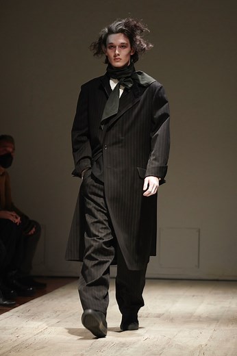 AUTUMN / WINTER 2022-23 | Yohji Yamamoto (ヨウジヤマモト) Official Site