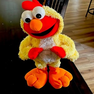 Vintage chicken dancing Elmo