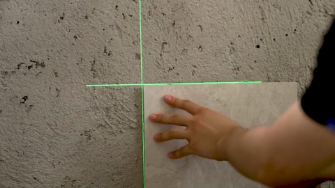 Huepar 3D Self-Leveling Laser Level 3 x 360 Degree Green Beam Cross Line Laser Levels Tool with 360° Magnetic Pivoting Base