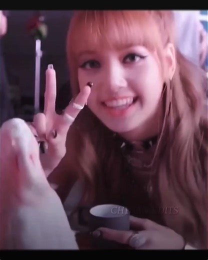 Lisa( Blackpink) | Daddy Yankee Sígueme Y Te Sigo Edit