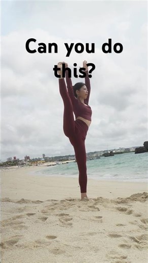 Let's try!! Y balance pose#yoga# #beach #stretch#flexibility#yogalife