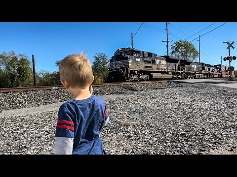 TRAIN TRACKING #12 | Levi Spots The FASTEST Norfolk Southern He’s EVER Seen!!