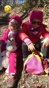 TROP MIGNONNE... CETTE CHANSON DU REBLOCHON ! Par deux charmantes petites Savoyardes qui ne sont autres que les filles du célèbre duo de chanteurs Virginie Tempomelody Danrey ! Elles ont de qui tenir ! Bravo à elles ! #duodesmontagnes tempomelody.blog4ever.com virginieetcyril.com Reblochon de Savoie AOP. | La Place du Village