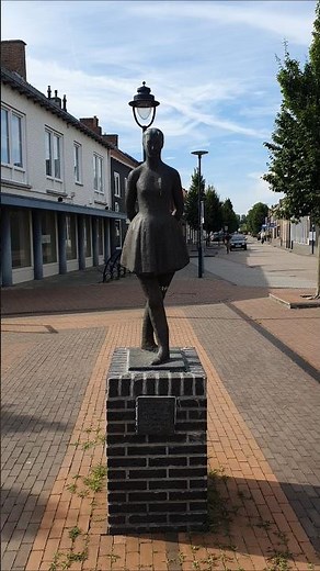 🇳🇱 Statue Oostburg Zeeland Netherlands @TravelwithHugoF #zeeuwsvlaanderen #oostburg #zeeland
