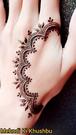 867K views · 10K reactions | Stylish back hand mehndi design ❤️ #mehndi #mehndidesign #mehndilovers #mehndiart #mehndiart #mehndiart #mehndihenna #hennaartist #hennartist #hennadesign #hennatattoo #hennadesigns #hennadesign #hennapaste #henna #hennamaking #hennaart #hennaforeid #trending #trendingreels #viralvideos #viral #video #tutorial #mehandi | Mehndi Ki Khushbu | Facebook