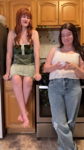 One of those witches . . . Gillian: @costumingcaroline Sally: @accio.max #witch #witchy #witches #practicalmagic #halloween #spooky #halloweencostume #costume #cosplay #cosplayersofig #practicalmagic2 | AccioMax Cosplay