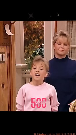 EASY MOVIES on Instagram: "Full House 1987 ‧ Sitcom ‧ 8 seasons Full House (1987–1995) is a beloved American sitcom that follows the life of widowed father Danny Tanner, who enlists the help of his best friend Joey Gladstone and his brother-in-law Jesse Katsopolis to raise his three young daughters—D.J., Stephanie, and Michelle—in San Francisco. The show masterfully blends heartwarming family moments with light comedy, capturing the ups and downs of parenting, friendship, and growing up. Danny i