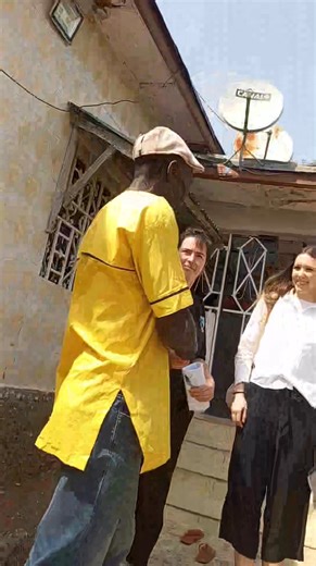 So amazing Seeing the Paramount Chief Soa Chiefdom, Mr.Alie Chairman Salmed Cocoa coffee farmers and Guest from France and other Countries. More updates Loading | Kono District Bloggers and promoters union