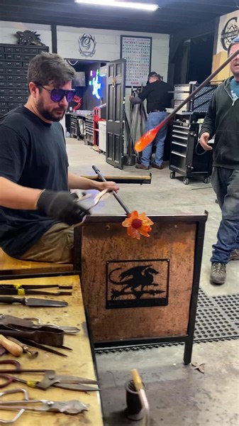 Let make the perfect glass flower petal!! | Garmezy Glass