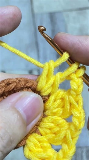 START THIS EASY PATTERN, YOU’LL BE HOOKED IN MINUTES! #short #grannysquare