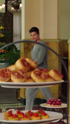 Food Printer Scene: Robbie Amell and Kevin Bigley in Upload