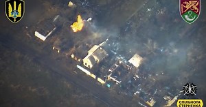 Ukrainian defence forces detect and destroy Russian 2S1 Gvozdika self-propelled artillery system. VIDEO