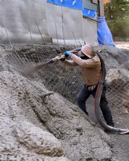 There's me thinking they just move the rocks to make the walls 😅 | UNILAD