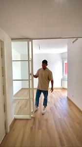 Puertas de Hierro y cristal para separar estancias sin perder la luz natural ☀️ Pondrías este estilo de puerta en la reforma de tu casa ? O te gustan más las tradicionales de madera ? 🧐 Puedes ver la reforma de esta casa completa en nuestro canal Los Hermanos García Reformas Estudio de Interiorismo y Reformas @transformadecoracionyreformas #cocinasmodernas #reformasdecocinas #reformas #reforma #reformar #reformadecocina #reformasdecasas #reformadecasa #reformaintegral #estudiodearquitectura #es