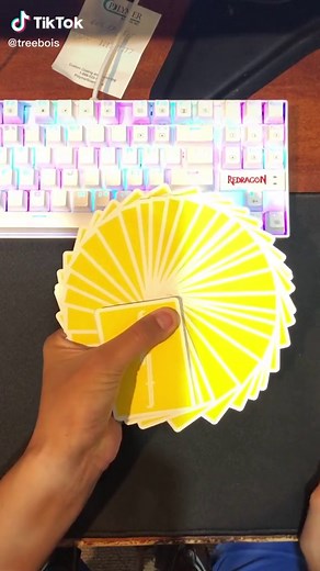 Since no one views my videos in the morning lemme post this gem of a riffle fan #cardistry #cards