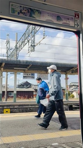 #電車 #通過列車 #通過音 #通過電車 #通過シーン #通勤風景 #通勤電車 #viral #shorts #youtubeshorts #viralvideo #shortsfeed #fyp