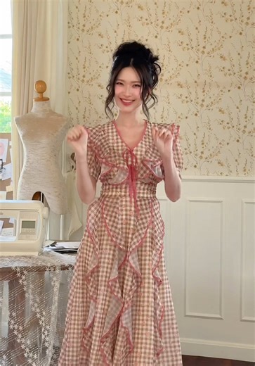 น้อง Posy Rulet~ ลายใหม่เดบิ๊วท์แล้วค่า💕🍃 รุ่นนี้ยังไงก็ Hot! จะมากี่ลายสต๊อกก็เกลี้ยง~ ไม่อยากพลาด วันนี้เจอกันใน FB Live 19.00 นะคะ 🫶🏻