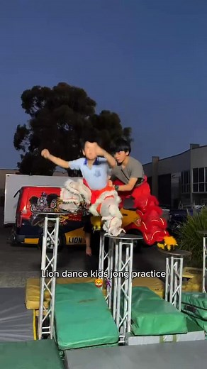 Up… and instantly down 😭🦁 . #liondancekids #liondance #ykmaus #liondancing #liondancejong | Lion Dance Kids 柔功門