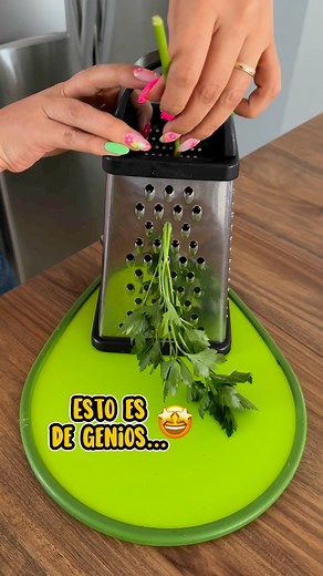 46M views · 97K reactions | Nunca fue tan fácil sacar las hojitas de cilantro  #tips #ideas #hacks #ideascreativas #losabias #tipshogar #home | Tips de Lina | Facebook