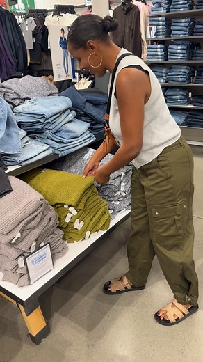 8.8K views · 970 reactions | Thanksgiving outfit idea! I’m loving all these fall colors what are your plans for the holiday season? . Comment “LINK “ to shop this reel . #thanksgivingoutfit #holidayoutfit #oldnavystyle #ootd #styleinspo | IamJannique | Facebook