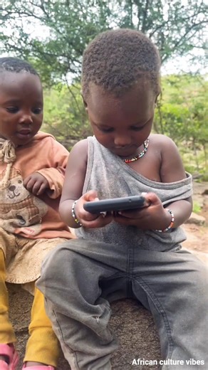 Pure curiosity: Exploring the digital world for the first time! ❤️🌍 #shorts #viral #trending