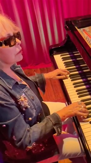 Eat Choc & Cry | Jan Preston Boogie Woogie Piano Performance