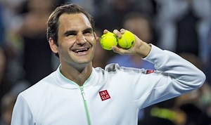 Roger Federer shows off skills in clay court session