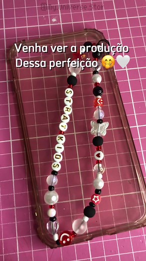 Novo phonestrap do Stray Kids na My Universe!