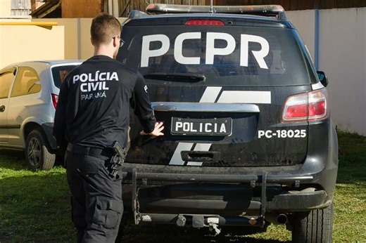 Homem coagiu menina de 12 anos a posar nua e beber água sanitária