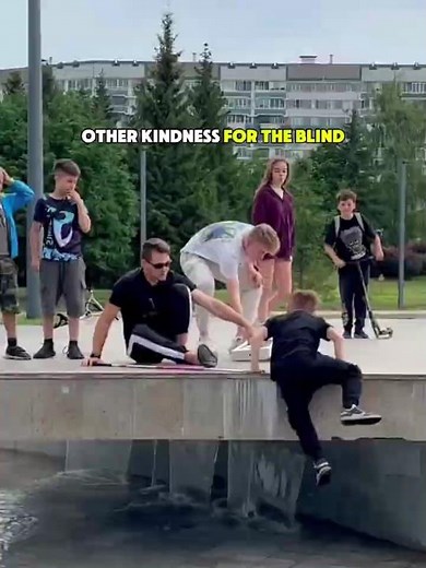 People Helping Blind Strangers ❤
