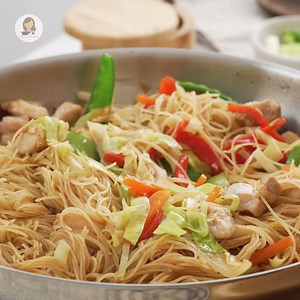 319K views · 2.7K reactions | Easy and delicious popular filipino pancit bihon recipe. | Khin's Kitchen | Facebook