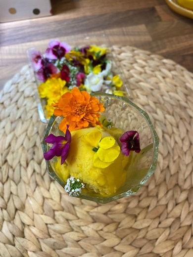 11 reactions | Edible flowers  just because spring is here #edibleflowers #dessertlover #spring #trendingreelsvideo #fypシ | Mo's Kitchen | Facebook