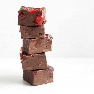 22K views · 12 reactions | Amazing 4-ingredient dark chocolate cherry fudge! Perfect for the season. https://howtomakeeasyfudge.com/dark-chocolate-cherry-fudge/ | The decorated cookie | Facebook