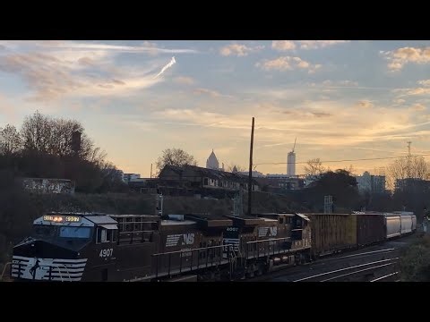 Newer AC44C6M leads NS 372 into Inman Yard. Atlanta 11/24/2025 7:37 AM