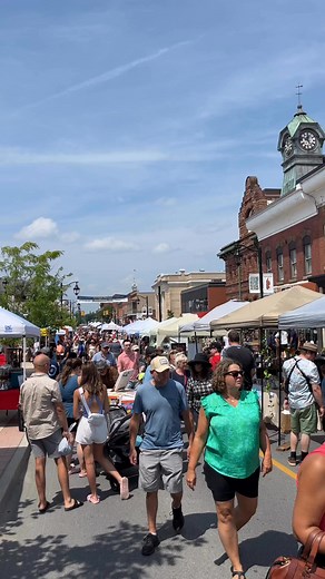 It’s a festive atmosphere at Downtown Carleton Place’s Bridge Street SummerFest! ☀️🎉 | Carleton Place Tourism