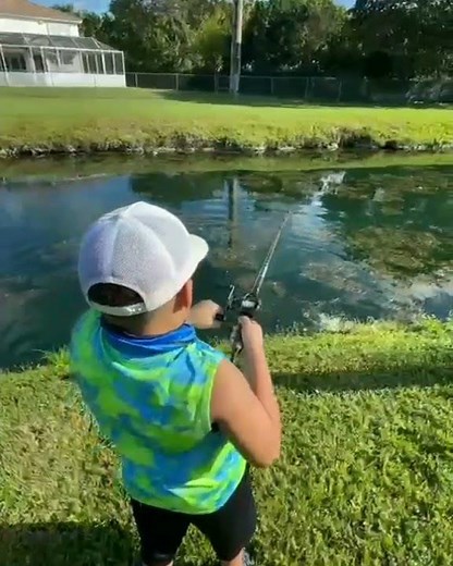 6 YEAR OLD Catches HUGE FISH!!!