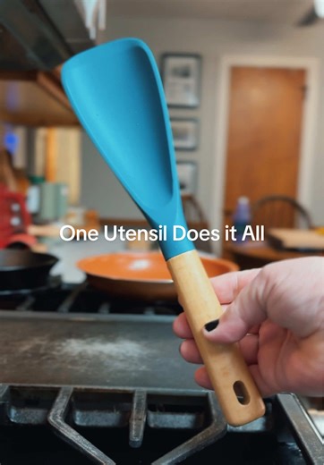 This silicone cooking spoon is safe for nonstick pans and really easy to use. It’s flexible enough to scrape and scoop, but sturdy enough for everyday cooking. Simple tool that just works #HolidayHustle #TikTokShopHolidayHaul #TikTokshopcreatorpicks #KitchenTools #HomeCooking